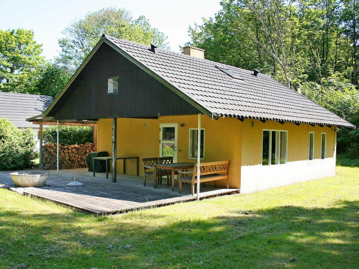 6 Person Holiday Home In AÅkirkeby 객실 사진