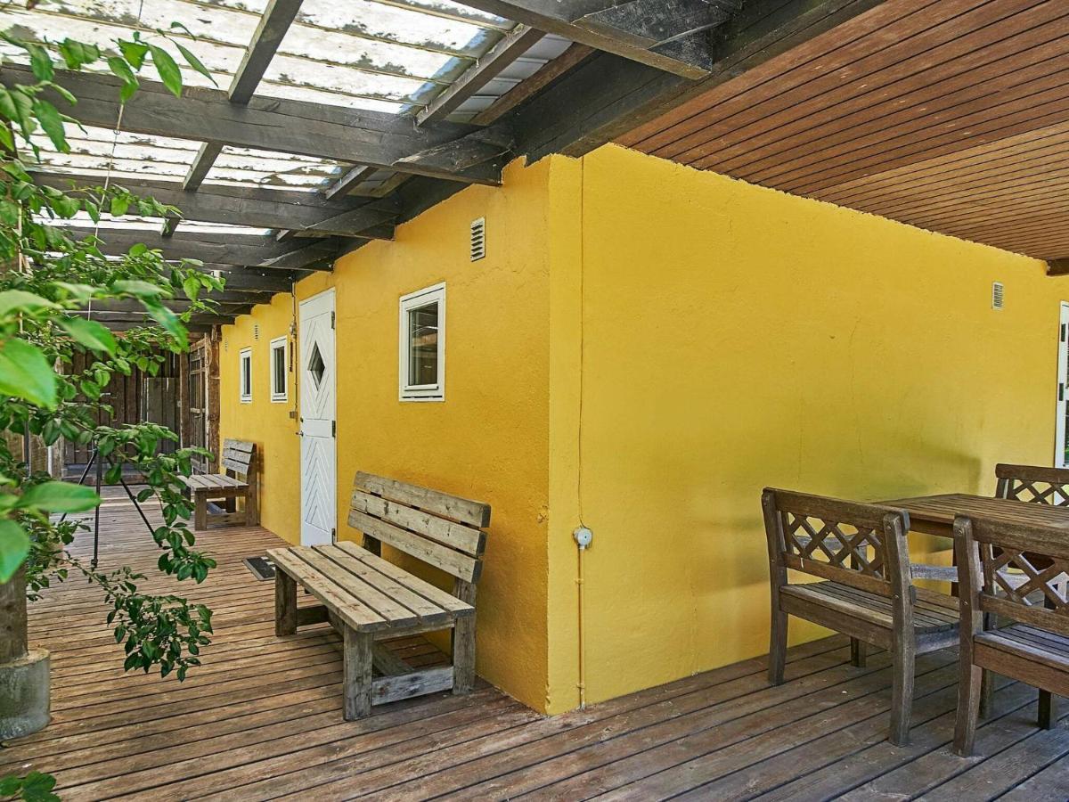 6 Person Holiday Home In AÅkirkeby 객실 사진
