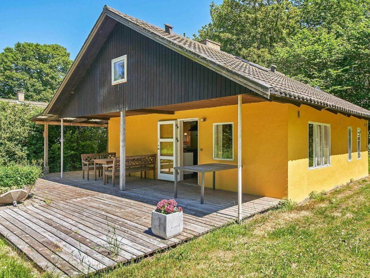 6 Person Holiday Home In AÅkirkeby 객실 사진