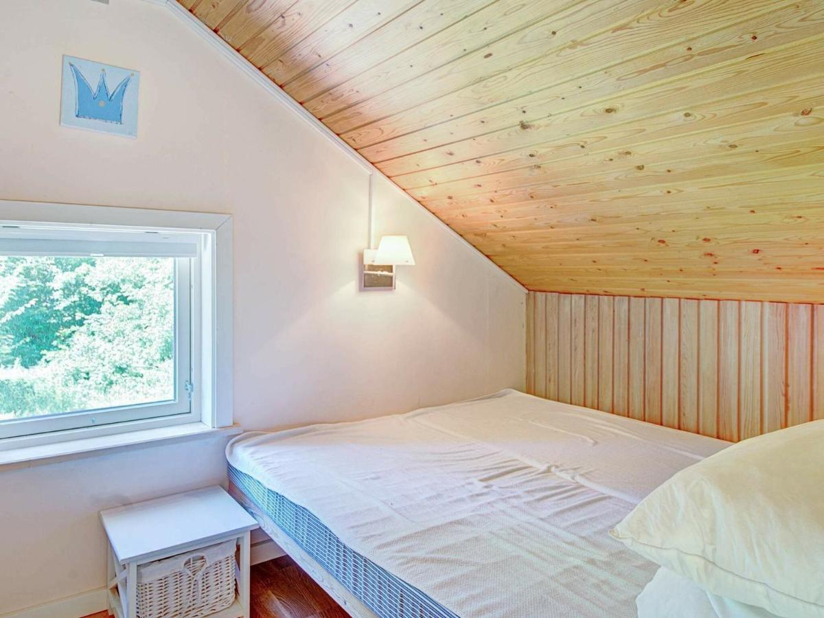 6 Person Holiday Home In AÅkirkeby 객실 사진