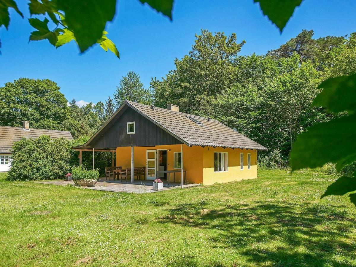 6 Person Holiday Home In AÅkirkeby 외부 사진